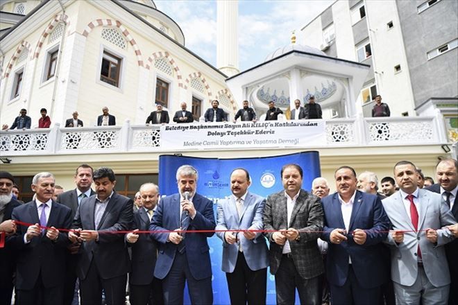 Medine Cami İbadete Açıldı