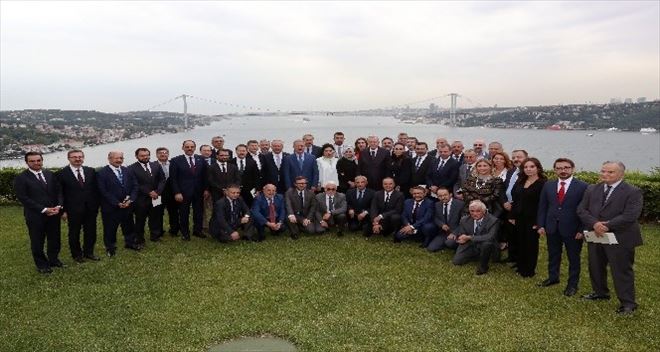 Cumhurbaşkanı Erdoğan, Genel Yayın Yönetmenleriyle Bir Araya Geldi