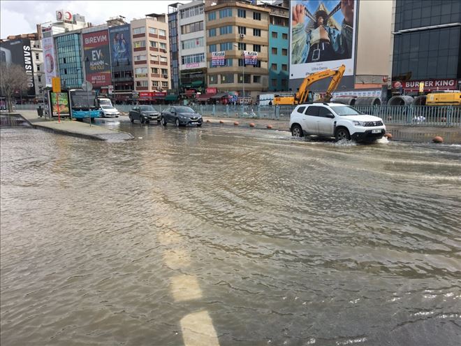 Kadıköy Caddelerini Atık Su Bastı