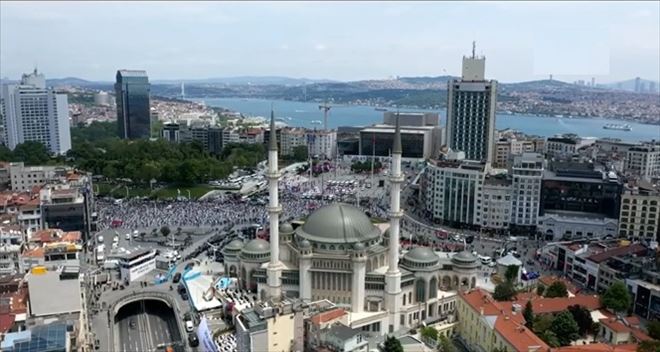 Taksim Camii İbadete Açıldı