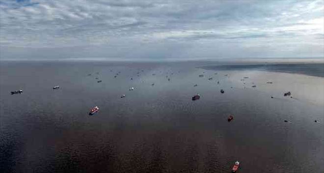 İstanbul Çevresi Tahıl Götürmek İçin Bekleyen Gemilerle Doldu