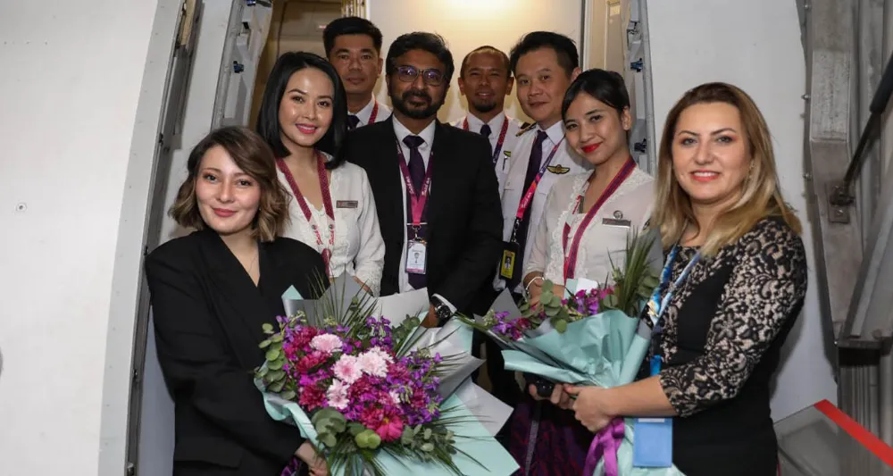Kuala Lumpur-Sabiha Gökçen seferini yapan ilk uçak törenle karşılandı