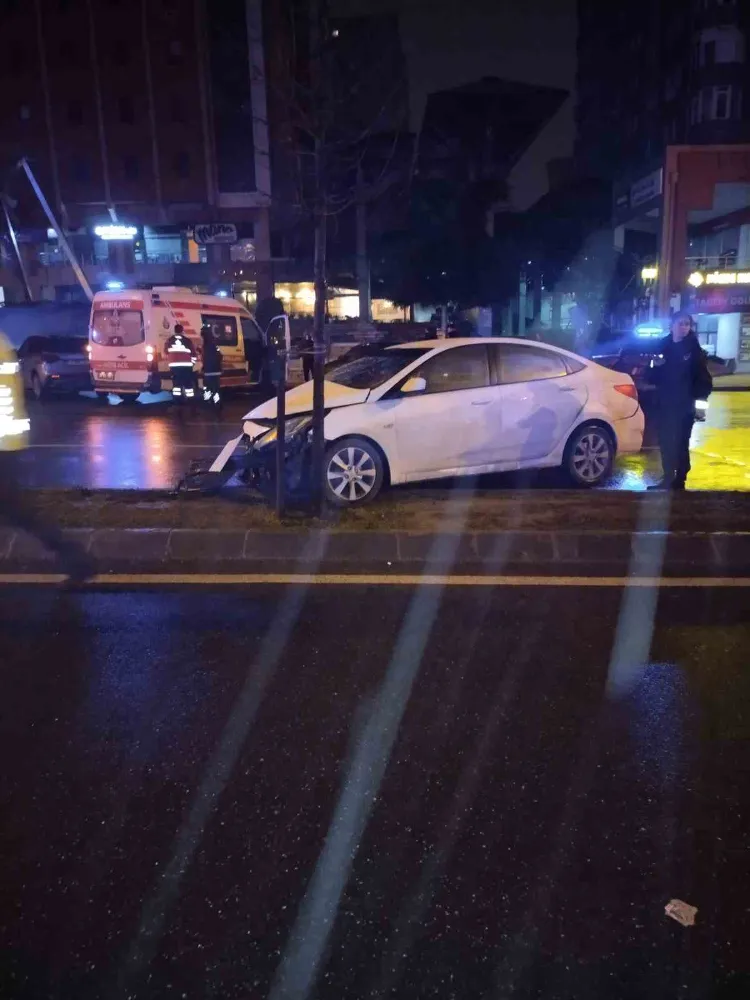 Ataşehir’de trafik kazası: 1’i ağır, 2 yaralı