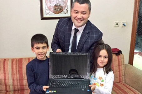 8 Yaşındaki  Abdulkerim Hayalini Kurduğu Bilgisayara Kavuştu 