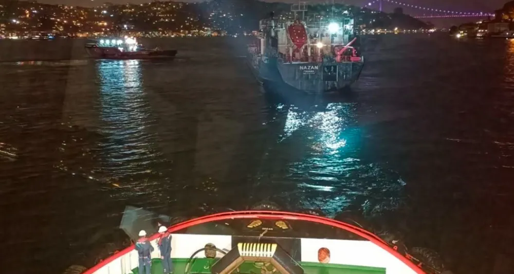 İstanbul Boğazı’nda dümeni arızalanan tanker kurtarıldı